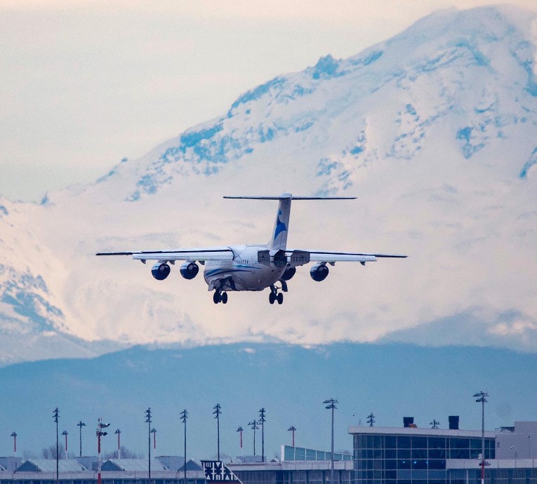 LedcorCareers's tweet photo. Check out this surreal shot of Summit Air's Avro RJ85 landing at YVR!
#FlySummitAir #SummitAir #YVR #AvroRJ
๐ธ : Kent Matthiesen, @kent_yvr https://t.co/AkA7S9a52W