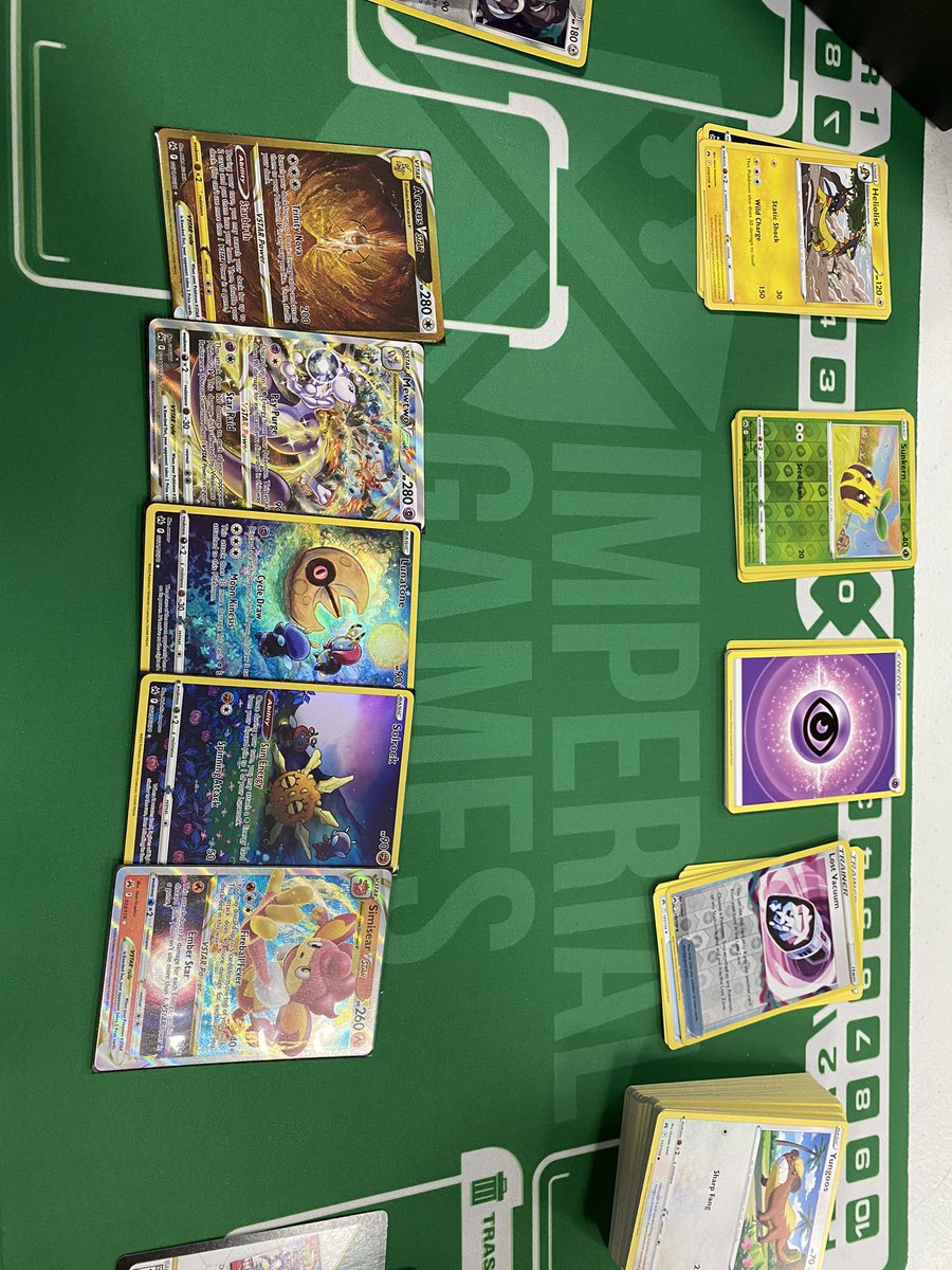 I can now confirm the cracked ETBs for #CrownZenith do exist! #Pokemon #PokemonTCG