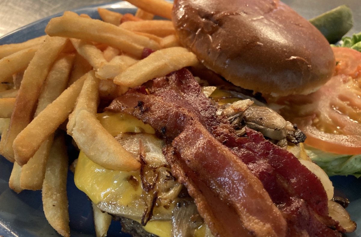 TCsReferee's tweet photo. Every day is a good day for a juicy, hand-pattied, half pound burger from TC’s Referee.
FRI HOMEMADE SOUPS (1.27.23):
Mushroom Wild Rice // Rustic Garden Tomato
#BurgerLocal https://t.co/FVVeOTtgxr