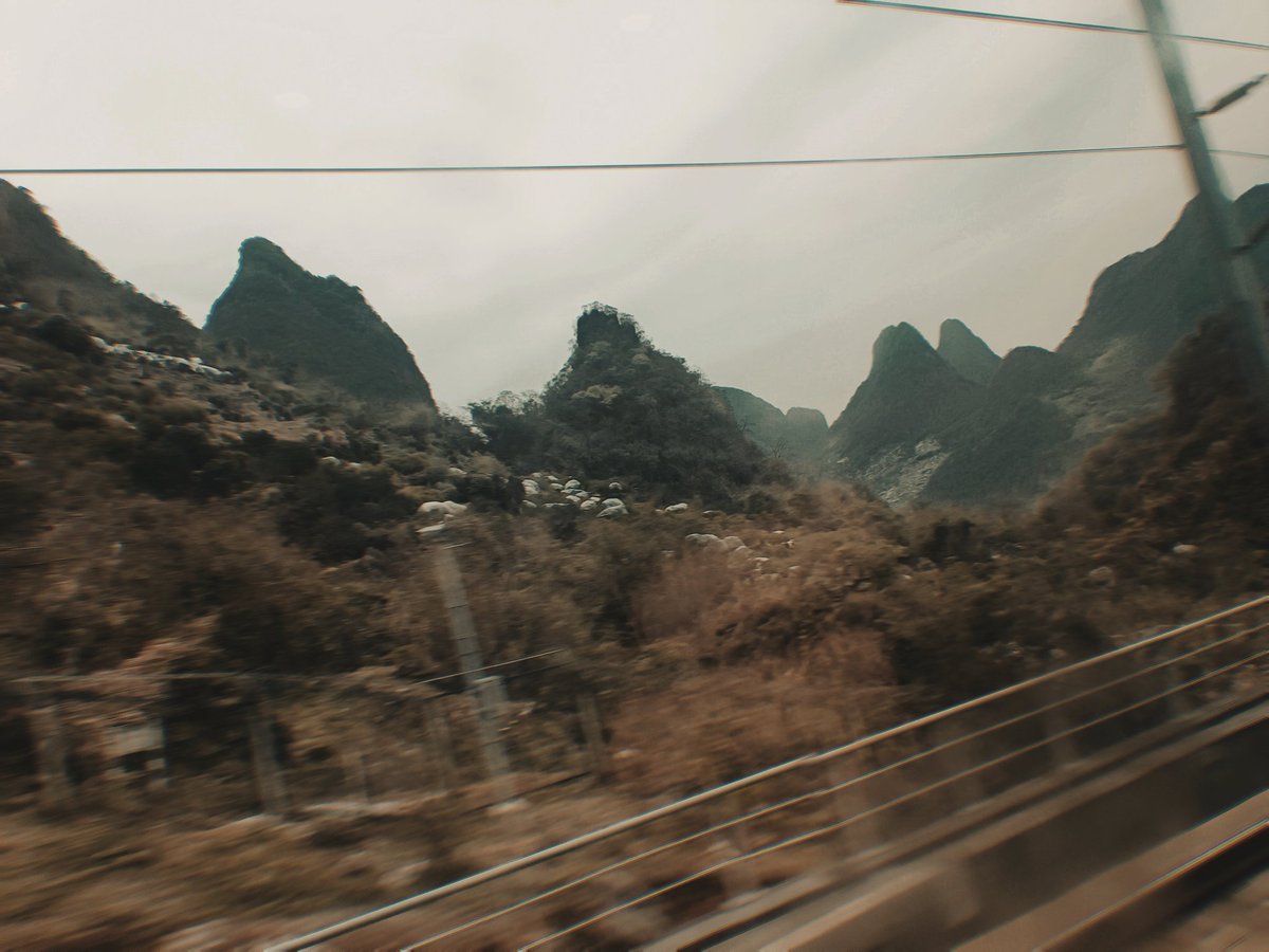 lyhuafox's tweet photo. 火车上随手拍 https://t.co/gheaFzjHmN