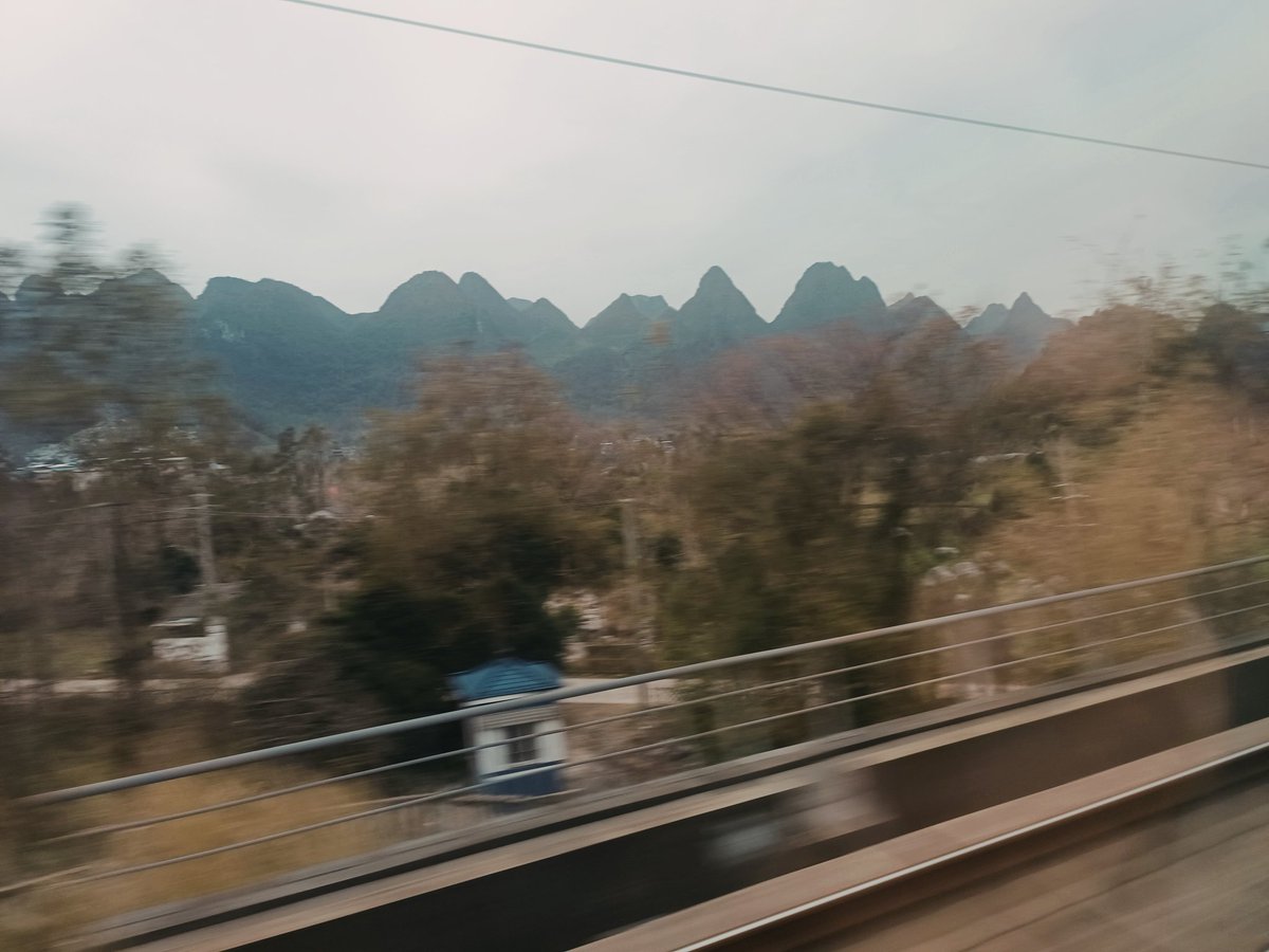 lyhuafox's tweet photo. 火车上随手拍 https://t.co/gheaFzjHmN