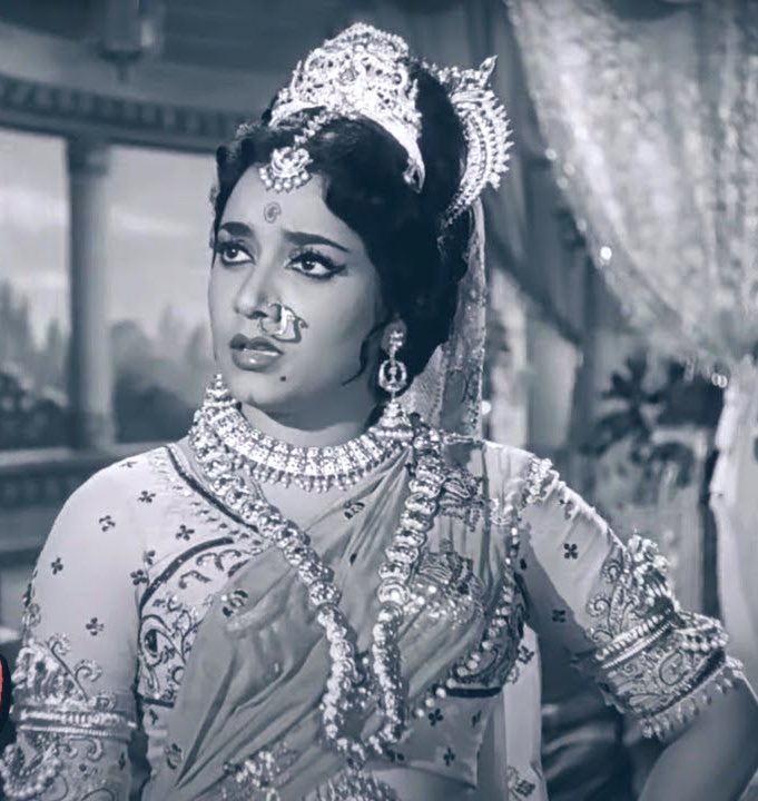 haritha23's tweet photo. 💔💔
A Legend.. A glam doll.. Queen of attitude on screen.. equally good emotional actor of Telugu golden era

My most Favorite actress of those times. I saw her Lethamanasulu &amp; gundammakatha Last weekend &amp; now this news🥺

May her soul rest in peace🙏🏻
#JamunaGaru #RIPJamuna garu https://t.co/ISVJDAaMNX