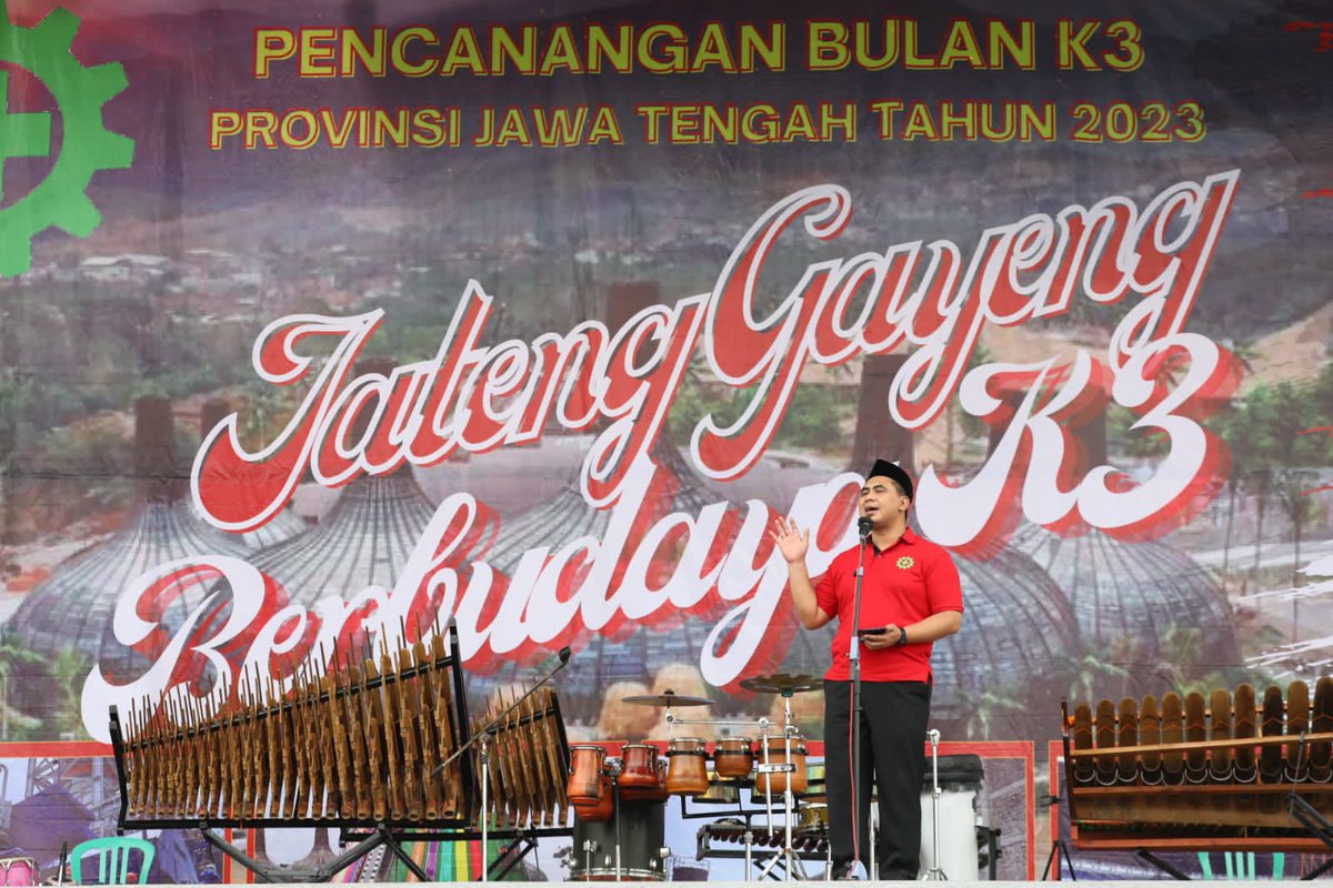 BAKAU_CHANNEL's tweet photo. Wagub menghadiri kegiatan Pencanangan Bulan Kesehatan dan Kesehatan Kerja (K3) di Dusun Semilir, Kamis (26/01/2023).
#GusYasin #PanglimaSGN
#SantriGayengNusantara 
#WagubJateng #TajYasinMZ
@TajYasinMZ https://t.co/IDZPtXvB3c