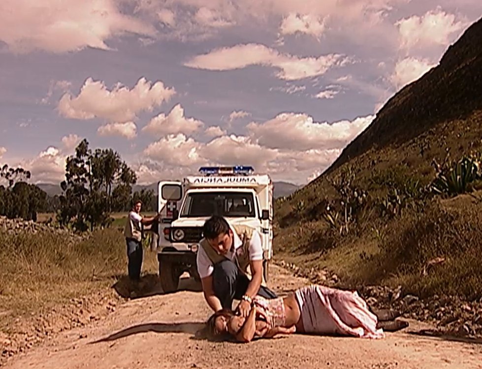 xLaTormenta's tweet photo. #LaTormenta #LaTormentaNova #LT35 Felipe rescata a Valentina. https://t.co/PJ7VFhT58P