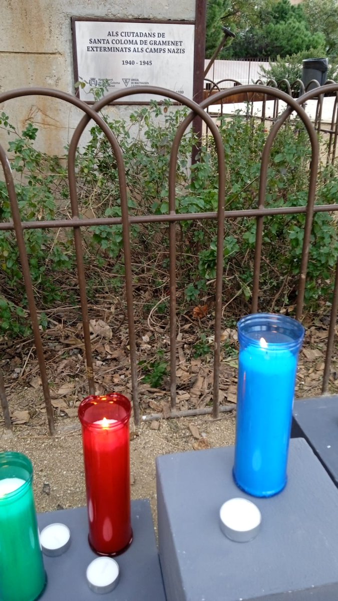 scgramenet's tweet photo. Aquest #27gener #santacoloma se suma al Dia Internacional en Memòria de les víctimes de l’Holocaust
Acte institucional a l’escultura memorial dedicada als deportats als camps d’extermini nazis ubicada als Jardins del Museu
#MemòriaDignitatJusticia https://t.co/sR3Xqh4Sb0