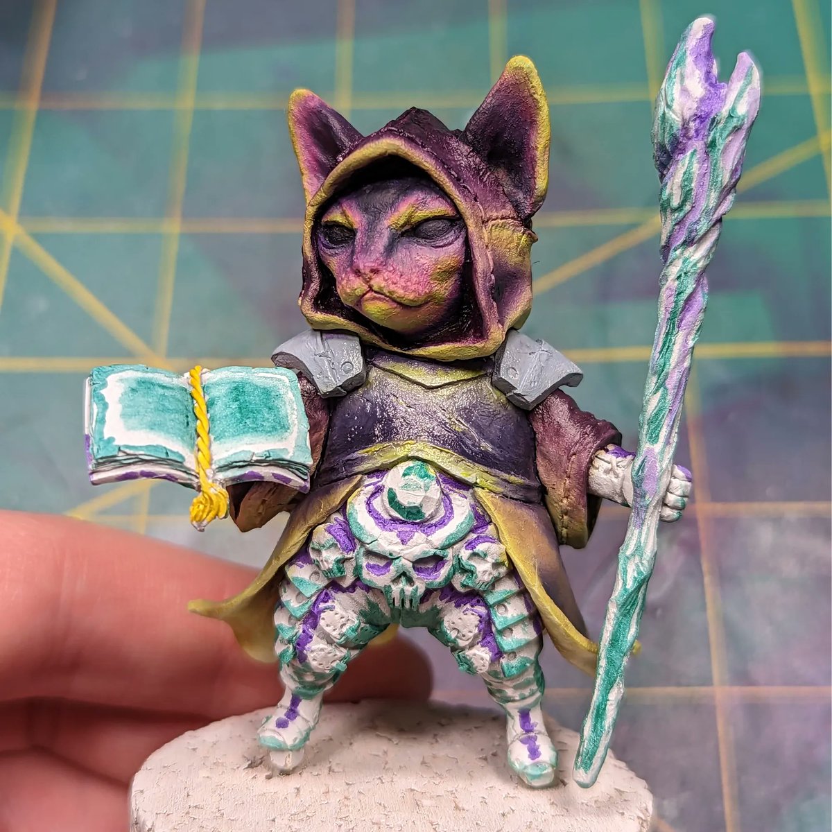SteepTPainting's tweet photo. Tonight’s goal was the chest armor with hopefully moving into the pauldrons. I’m super happy with how the armor looks so far, it still needs more paint and some strong highlights once it’s dried a bit. https://t.co/HaV32FCHSP