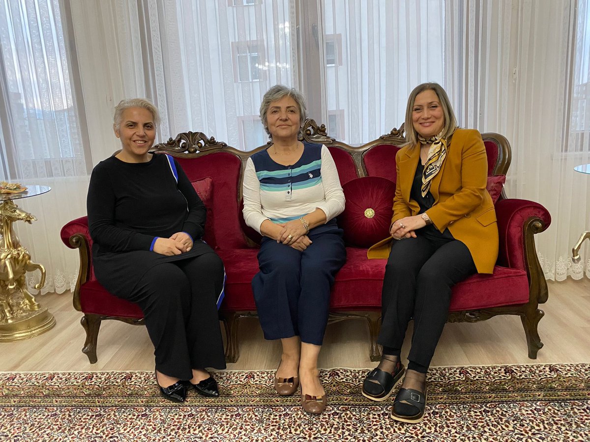akkadinKayseri's tweet photo. İl Kadın Kolları Başkanımız Emine Timuçin, Yönetim Kurulu Üyemiz Beyhan Özçopur’a geçmiş olsun ziyaretinde bulundu. https://t.co/B6MhEkuUeH