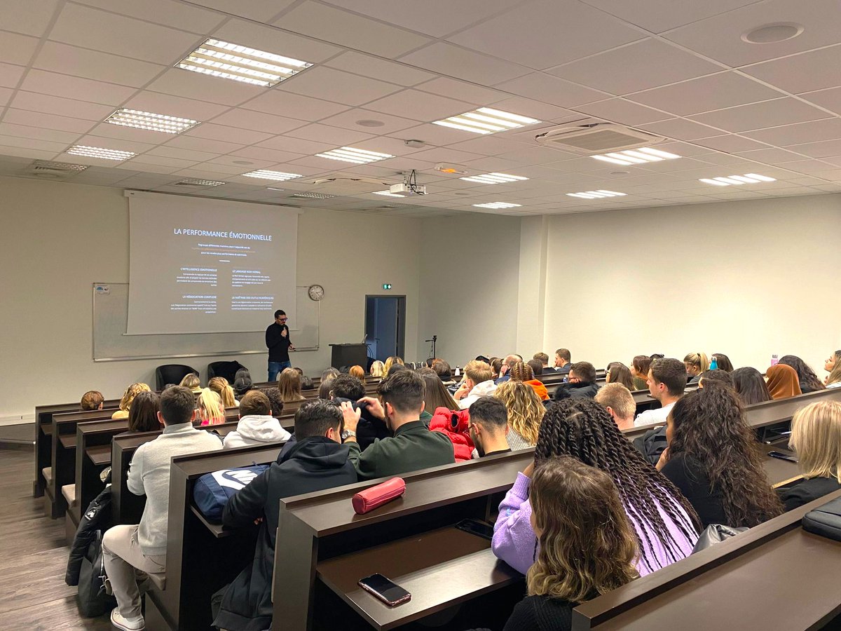 IFA_BS's tweet photo. Nos promos de Mastère ont participé à la conférence de Jean-Philippe Brechon sur le Langage Non Verbal ! 🗒️

Pour en savoir plus 👉 https://t.co/D0899ecydE https://t.co/X9GmJlzKfU