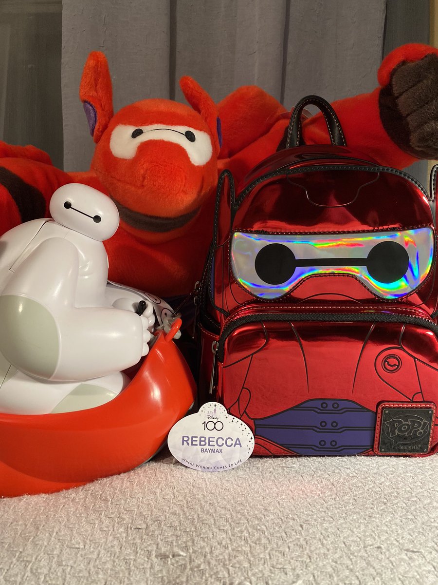 chubecca's tweet photo. The Disney 100 kick off is here! Cast members had the opportunity to choose which Disney character they would like on their name tag so I chose none other than Baymax! (•-•) 🤜🏻🤛🏻👊🏻 #disney100 #disneycm #disneycastlife #cm #disneyland #castlife #baymax #bighero6 #disneyparks https://t.co/BYew58fqD1