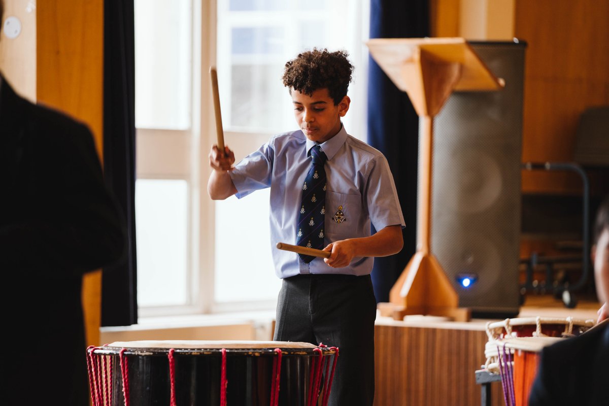 WhitgiftSchool1's tweet photo. Third Form Japanese students just finished a fantastic Taiko drumming workshop led by @taikomeantime troop leader Mark Alock. The energy in the room was electric as they learned traditional rhythms and performed as a group! #taiko #Whitgiftlanguages https://t.co/4IaZGu0Fmu