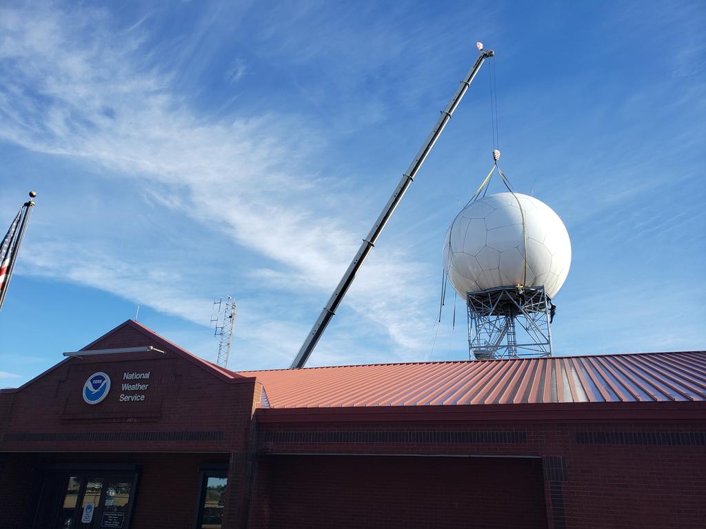 Cirrus_Nearus's tweet photo. A few pictures from this morning's KMOB radar pedestal replacement. The dome was removed by crane. This tired mid shift worker only stuck around for the first half of the process. #mobwx https://t.co/JaTnEB5dYX