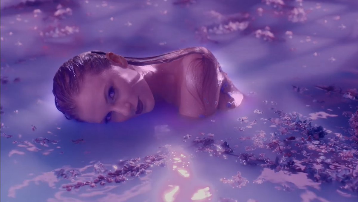janesreputation's tweet photo. SHE’S SO GORGEOUS https://t.co/no2K94Olbj