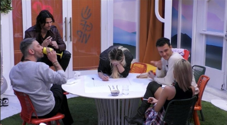 lucaeorianagfv's tweet image. Gli #spartani più uniti che mai, li contraddistinguono la leggerezza, l’allegria e la capacità di creare sempre qualcosa di bello. Per me il gf sono loro.

#gfvip #teamsparta #onestiners #orianistas #incorvassi #drojette #gioiellers #murgia