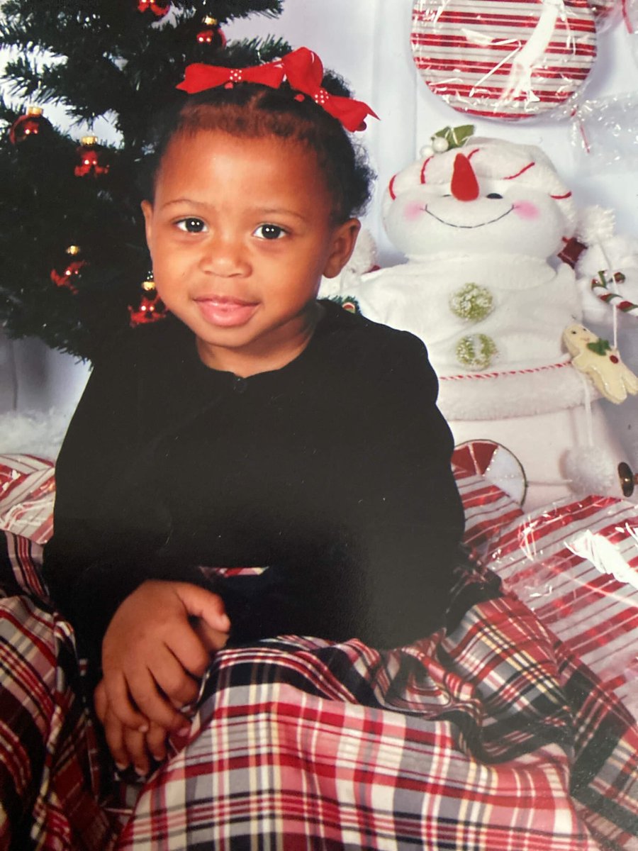 CrosbyGbball's tweet photo. Its Time again! Our next senior has skill and brains. She enjoys reading in her free time and manages to attend college, take advance classes, be on the deans list and A honor roll and hold down a job all while participating in sports! ππββοΈ #namethatsenior https://t.co/eiShyjpDxh
