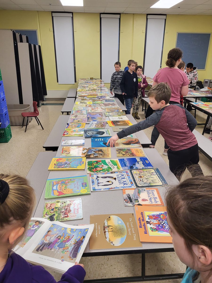 We are celebrating Family Literacy Day <a href="/jbc_school/">JBC School</a>! We have family readers and everyone picks a book to take home! #JBCLovestoRead <a href="/CBVRCE_NS/">CB-VRCE_NS</a> <a href="/drobson19/">Donna Sullivan CBVRCE Coordinator of Literacy, SSP</a>