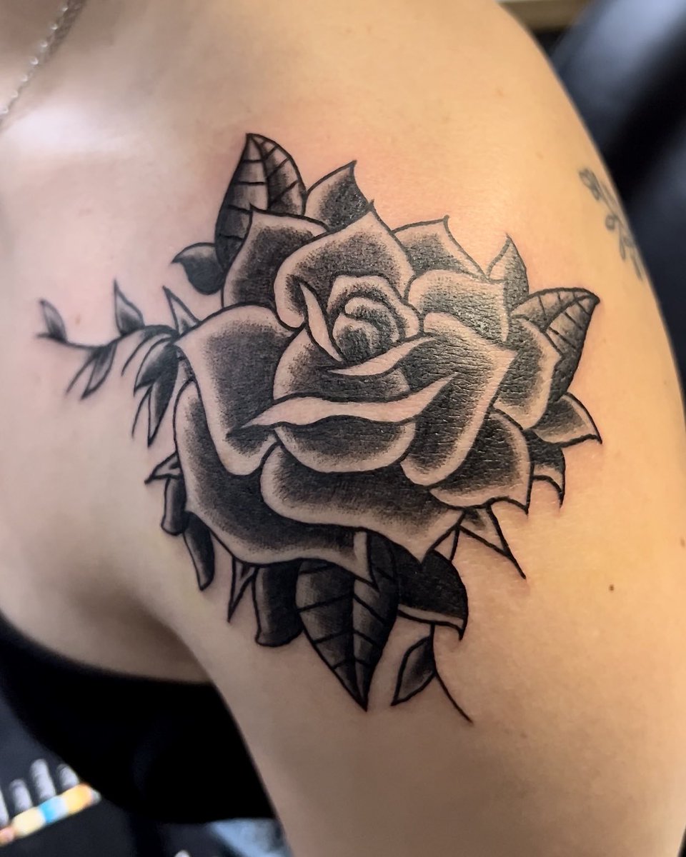 valkoneny's tweet photo. I 🖤 tattooing https://t.co/ts3DOvhOK9