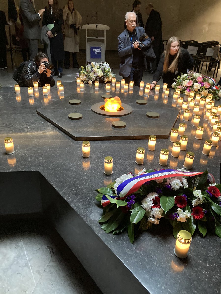 CollegeCitroen tweet media