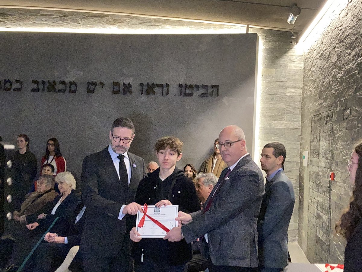 CollegeCitroen tweet media