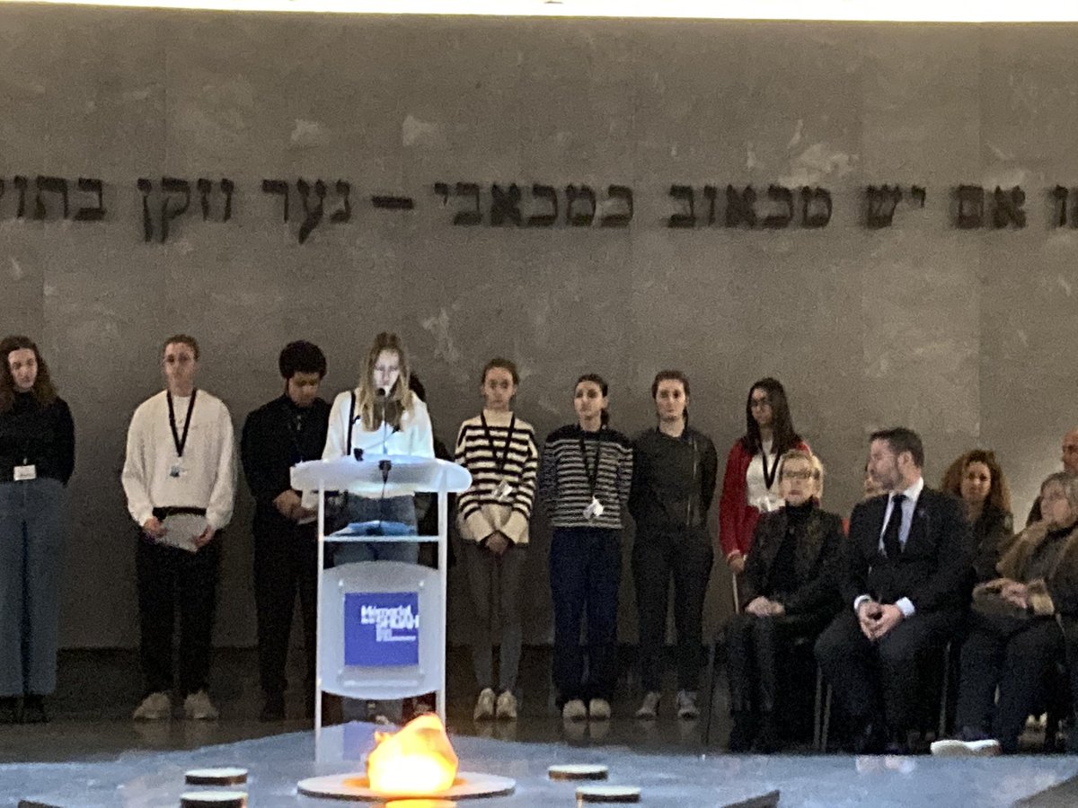 CollegeCitroen tweet media