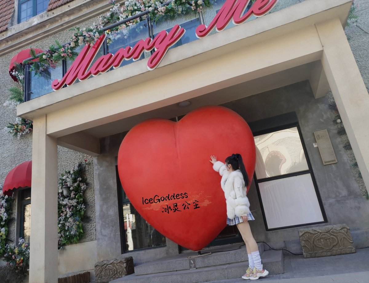 Icegoddess15's tweet photo. Jk配泡泡袜(堆堆袜)＋LV老爹鞋再披个皮草,济南这条街我能成为最靓的菇凉嘛😊
JK student dress with fur
Want to worship such a cute Asian Goddess? And want to smell my white socks？
有谁想闻我的白袜子呀?山东的预约速度啦,没人我就要回辽宁了哦

#女王 #调教 #女S #男m #贱狗奴 #M男 #冰灵公主 https://t.co/j7mRrquoOh