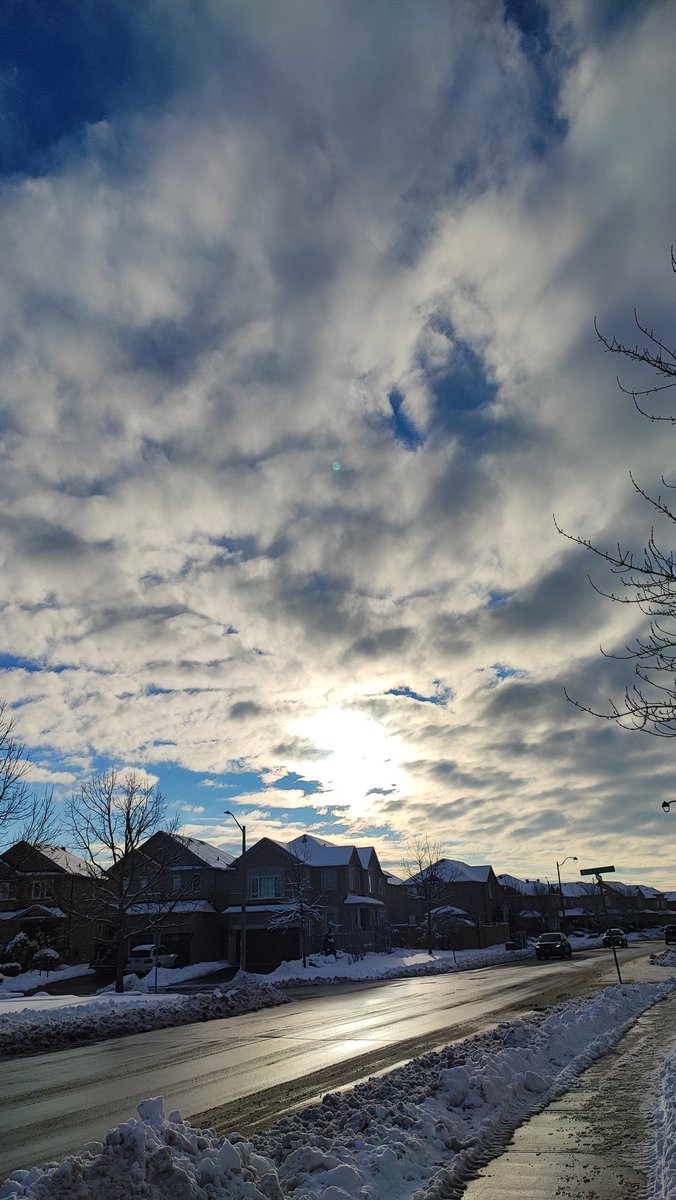 Josiniii's tweet photo. Cosas que me gustan de Canadá:

1. El cielo y cualquier hora del día, siempre se ve todo precioso 🥺 https://t.co/qMznWJ824E
