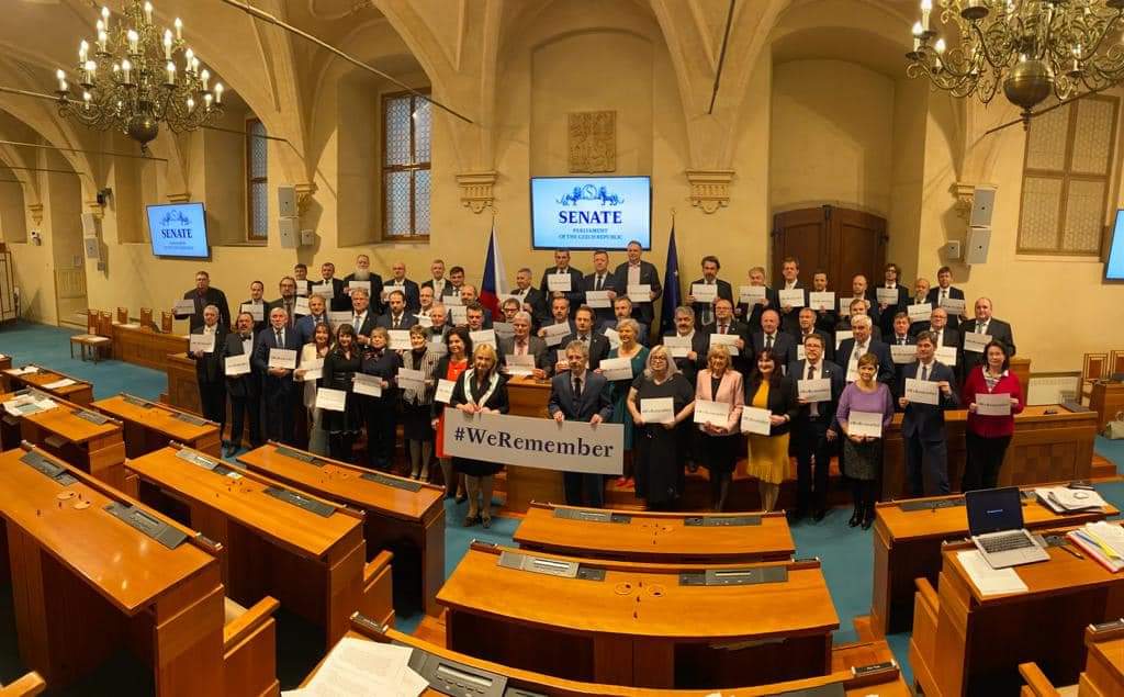 KarnikPavel's tweet photo. Dnes si připomínáme Mezinárodní den památky obětí holocaustu. 78 let po osvobození Osvětimi si celý svět připomíná hrůzy nacistického režimu https://t.co/57XjRpfRsN