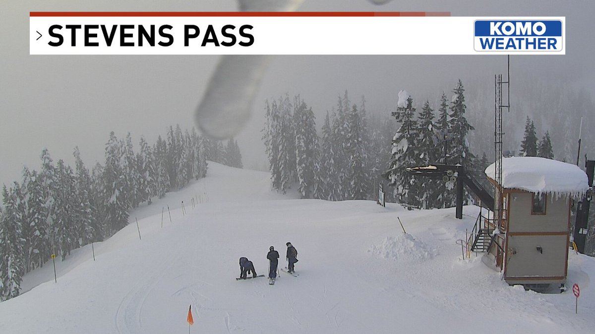 Freshies! ⛷️ First skiers of the day taking advantage of the 2' that fell at @StevensPass overnight. ❄️ #wawx #komonews