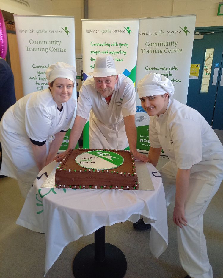 limerickyouth's tweet photo. Deputy Mayor launches Golden Jubilee, #DiscoverEurope with @EurodeskIreland Access college routes with HARE & DARE, @officialiymas in #Limerick and more in #Infolink #lys #ctc @ywirl @LimClareETB @iacto5 - https://t.co/NUivk9R3yp https://t.co/Wj6MtiaZf6