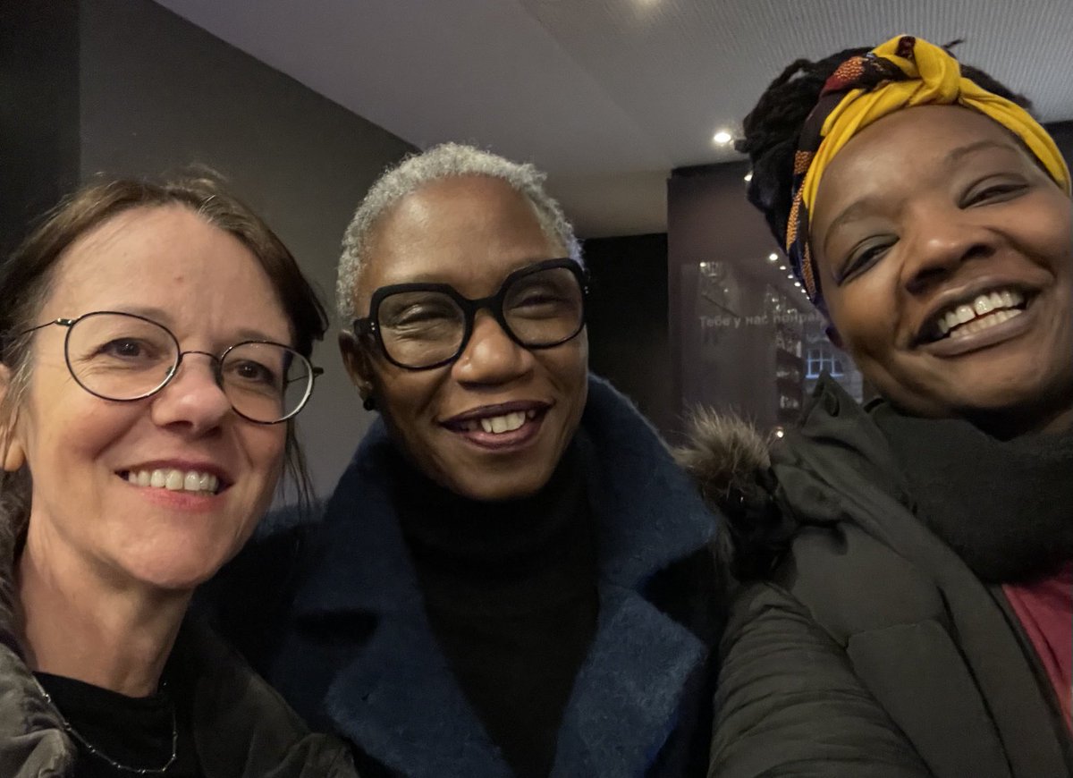 frankietweetart's tweet photo. So lovely to see these 2 lovely ladies in the flesh! Looking forward to our visit to the @WhitworthArt gallery tmw for our @NSEAD1 Winter Social #AltheaMcNish #ColourIsMine 😊 @InfoWylie @NSEAD_Sophie https://t.co/IhGIrL2fib