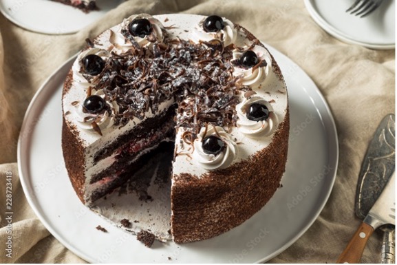 A bite of Black Forest gâteau is like hitting the jackpot! 🍒🍒🍒For #ChocolateCakeDay we suggest layering chocolate sponge cake with the sour cherries from our spiced conserve and freshly whipped cream. Bon appétit! #chocolatecakeday