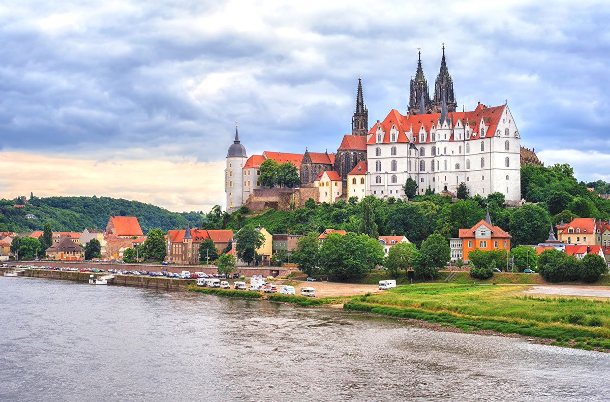 Travelimperiya's tweet photo. Германия 🇩🇪 - одна из самых популярных стран для путешественников 🚌 по Европе 🇪🇺 Чтобы ваша поездка прошла комфортно, читайте советы для туристов по ссылке ниже💬
#Германия #Европа #Travelimperia #ТревелИмперия #путешествия #туризм #отдых… https://t.co/XuDq7Gjpln https://t.co/KhpoyGHKvs