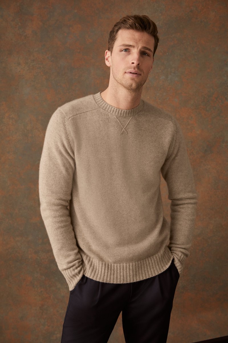 lucafaloni's tweet photo. Introducing Cashmere Country Crews.
Designed with a heritage cross-stitch collar and unique hammer-style shoulders, ideal for your next country retreat or après ski.
Explore the palette at https://t.co/PcwMvj1Bi0
#LFCashmere https://t.co/dNnazaHdgF