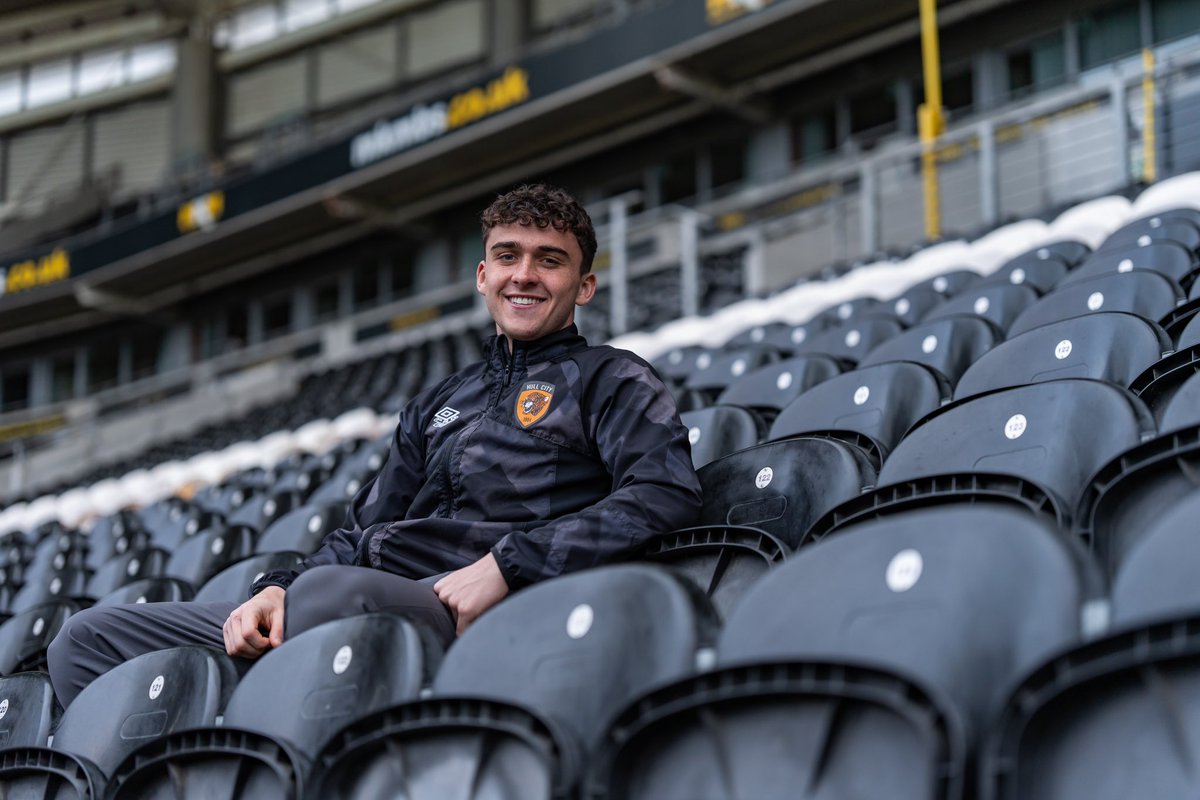 Delighted to sign a new contract. Proud to commit my future long term to this fantastic club, look forward to what the future holds🐯🧡#UTT <a href="/HullCity/">Hull City</a>