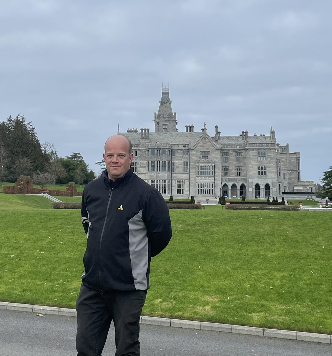 On his final tour of duty and after 21 1/2 years of loyal and dedicated service @Davebailey1980 is moving to pastures new and assuming the role of Head Greenkeeper @BallyneetyGC David thank you for such wonderful service and commitment. Best wishes for all your future endeavours.