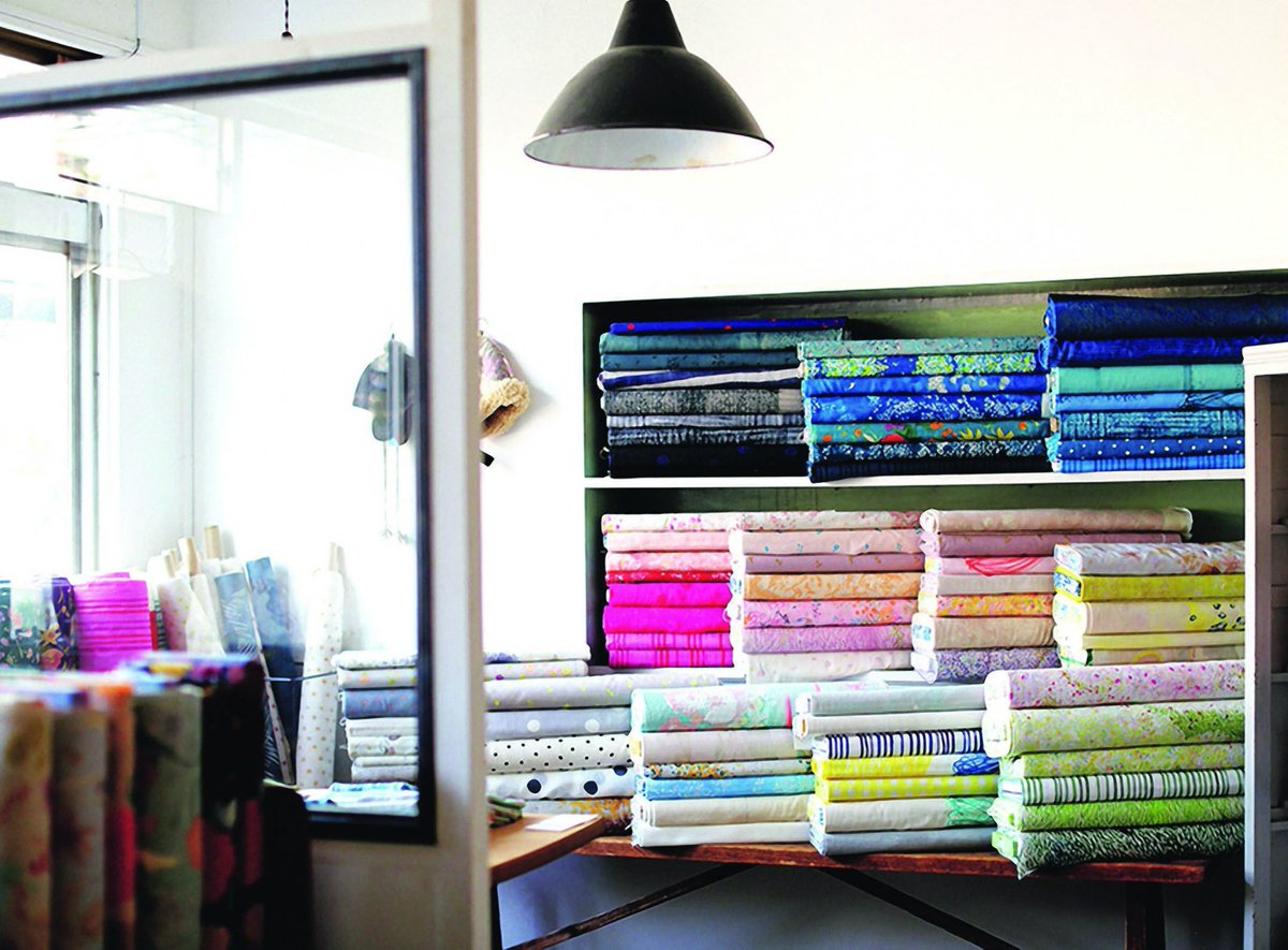 Naomi Ito is the artist and designer behind the popular fabric brand, Nani Iro. Inspired by elements in nature, she creates breathtaking watercolor paintings that incorporate brilliant colors, shades of light and water, and poetic movement. Read more: womencreate.com/where/naomi-it…