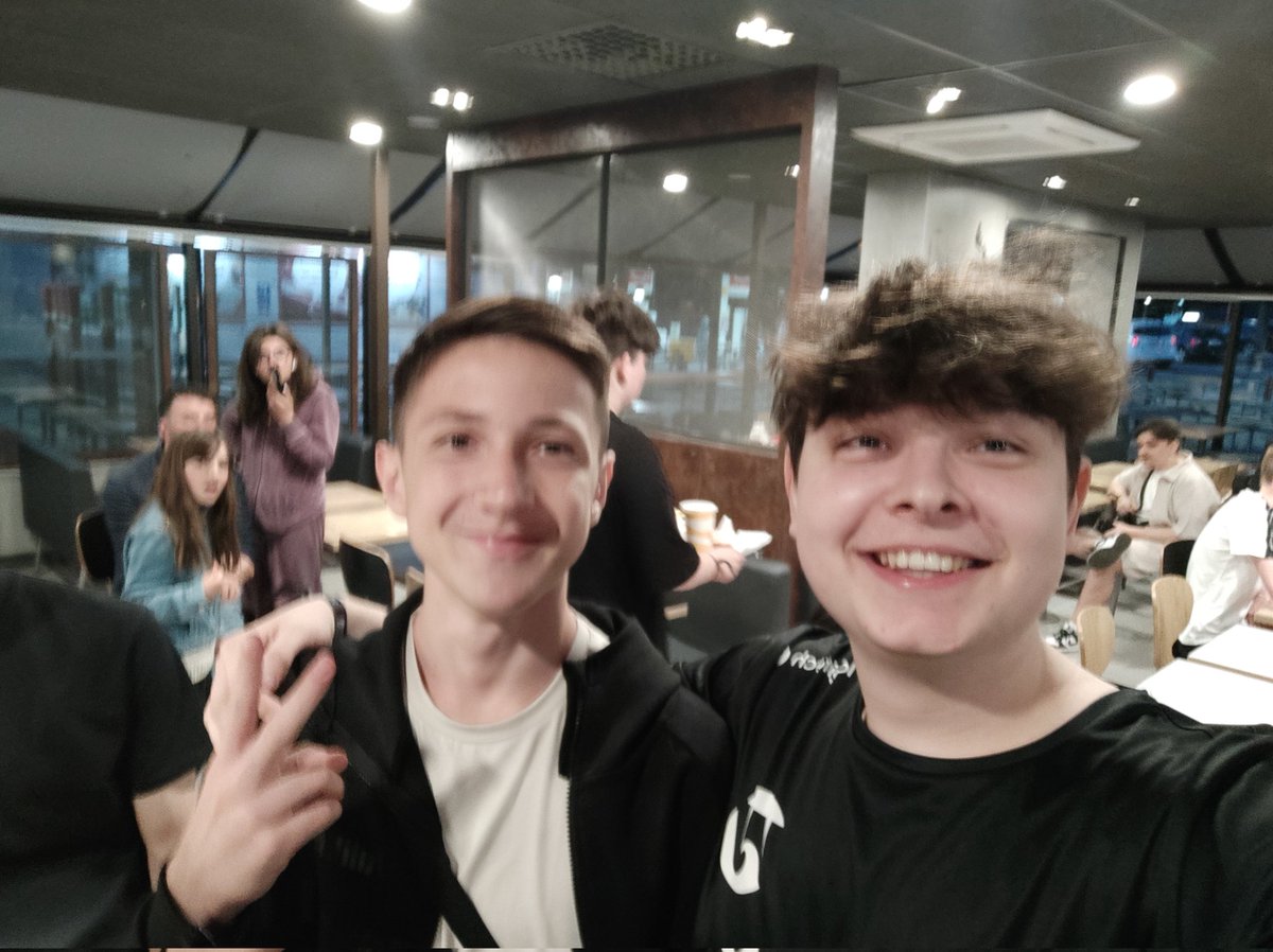 WAVE VADEAL on Twitter "OMG i met DKS_fn at mcdonalds (i was shaking)"