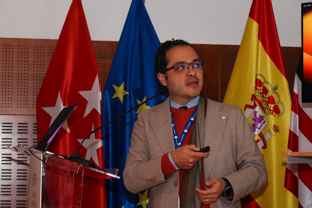 🥼Dr. Víctor Aguirre sobre el reemplazo total de rodilla asistida con cirugía #robótica #ROSA y su experiencia en Mexico. 

🔹Además ha expuesto qué hacer cuando falla el mecanismo externo en el reemplazo total de la #rodilla

🦵🏼#XXIICursoInternacionalRodilla