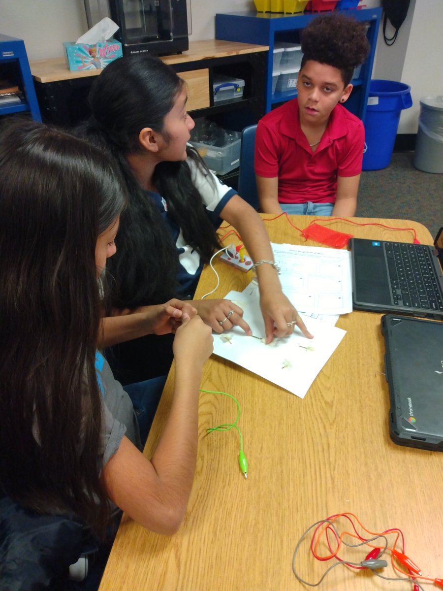 Good_Library200's tweet photo. What fun using the Makey Makeys to add sounds to mysterious stories! 
#iisd #johnrgood #iisdlibraries #stemlab https://t.co/aEu6f4vk3L