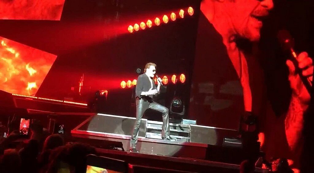denisgueldry's tweet photo. Bonsoir aux fans du Taulier Johnny Hallyday aux amies amis 👍 je vous souhaite une bonne soirée et un excellent week-end avec vos proches bises rock'n'roll blues 😘✌️🦅🎸🐺🙏#TeamHallyday #ResterVivantTour #MonPaysCestLamour #JohnnyHallyday5Ans @LHallyday 
@JohnnySjh🎼🎷🎹🎻🎤🎺 https://t.co/tzcvIfr3x6