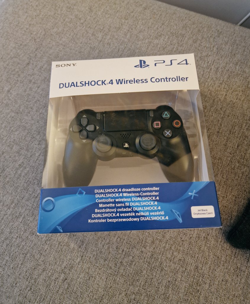 Roo kang on Twitter: "My PS4 controller broke last night I went to check a few stores in london this morning but most were out saying there is a