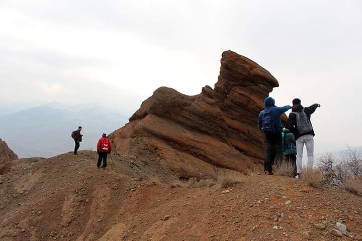 ❝Bu yıl nerdeyse hiç kış tırmanışları ve kış sporları olmadı. Havaların sıcak geçmesi yüksek irtifalı dağlara sonbahar ve yaz şartlarında tırmanma imkanı veriyor.❞

Türkiye'nin farklı şehirlerinden Iğdır'a gelen dağcılar, kar örtüsünün bulunmadığı Üçkaya Vadisi,