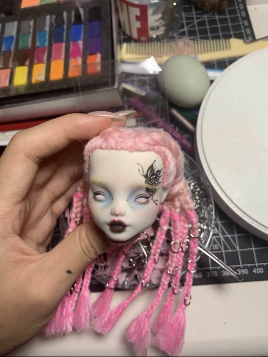 Edelweissdaydol's tweet photo. Guess which character is the prototype of this custom monsterhigh
@monsterhigh #monsterhigh #dolltwt #lagoonablue #seamonstee #monsterhighg3 #monsterhighgeneration3#mh#mhdolls
https://t.co/znXbBBtFcq https://t.co/iBIXTO5bKD