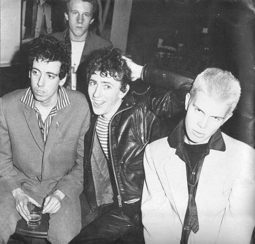 RockOthers's tweet photo. London was burning... #MickJones, #MarkPerry, #TonyJames &amp; @BillyIdol https://t.co/3CbBs5KxvF