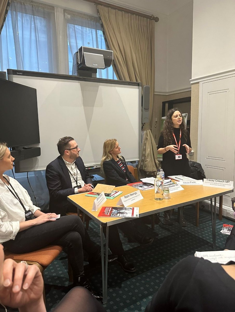 TLCNotts's tweet photo. Great to be at the report sharing #APPG on #tacklingloneliness and #lonelinessatwork with MP's Tracey Crouch, Kim Leadbeater, @BritishRedCross, @EndLonelinessUK, @JoCoxFoundation. https://t.co/0K0IBQD76Q