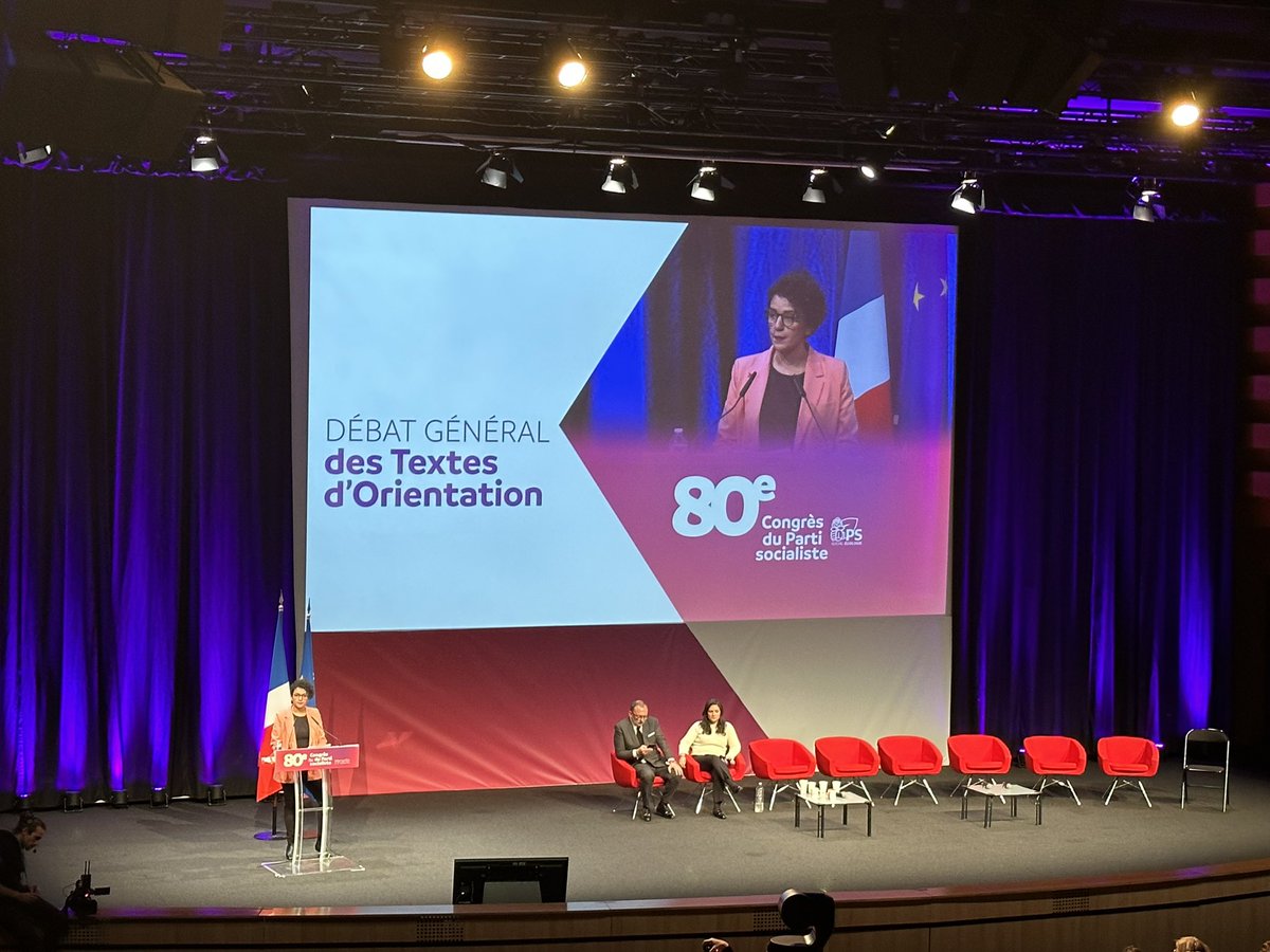 🌹✊ Arrivée au #CongresPS à Marseille avec une belle intervention, empli de sens et responsabilités, de <a href="/lamiaela/">Lamia El Aaraje</a>, la première à prendre la parole à la tribune pour <a href="/Refondations1/">Refondations</a>. 
Il est urgent de tracer un chemin politique clair pour la justice sociale 🌹et écologique 🌱!