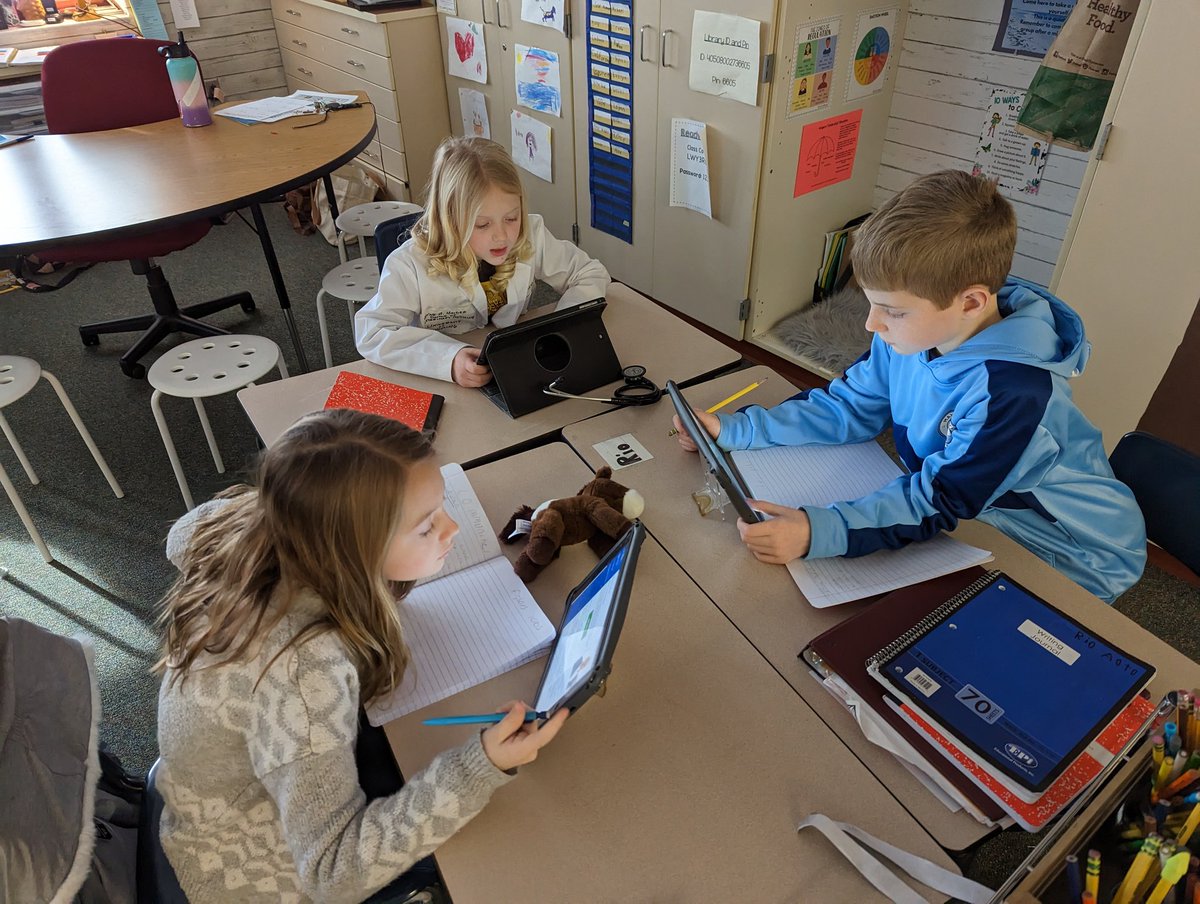 sredwards23's tweet photo. 🌟HERE WE GO AGAIN!🌟 Research about Fishers started today. PUMPED this group gets to experience this project and MORE this year. 🤩🎉 @FishersIN @HRErockets @HSESchools https://t.co/tQ0SgsMfkg