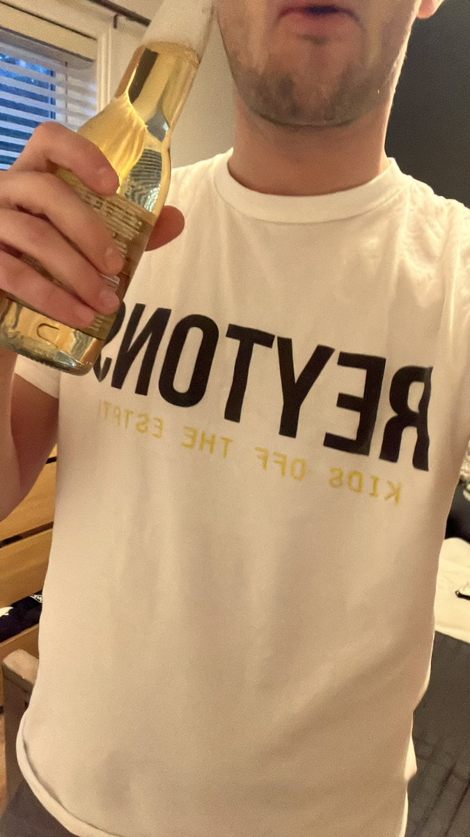 isaac12311's tweet photo. Number one album ๐คฉ๐คฉ๐คฉ beer opened and T-shirt on #AllReytons #ReytonsForNumber1 https://t.co/shmXBmnQJy
