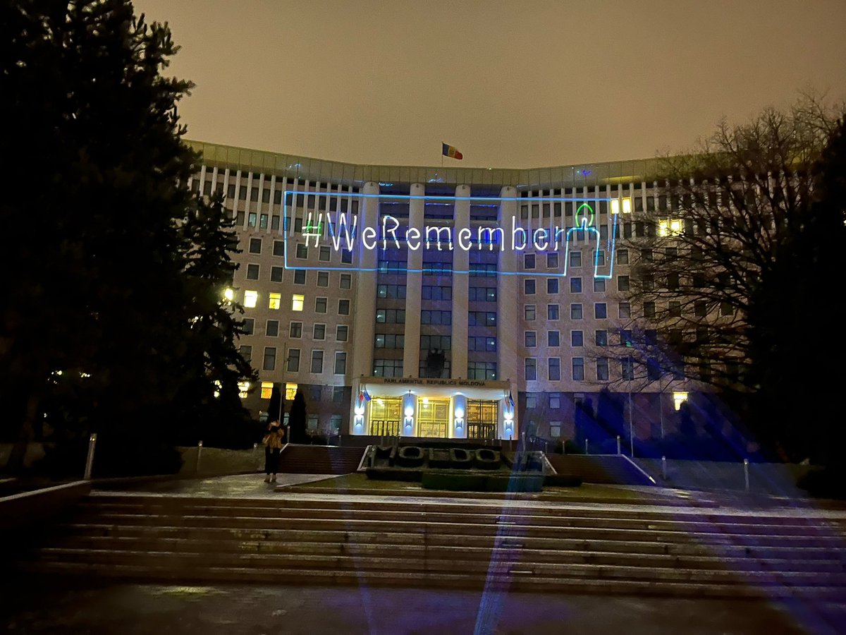Today, #WeRemember  those who died in the Holocaust and honour the survivors.

We must remember the lessons of the past and stand against all forms of prejudice and hate, and work to create a more just and compassionate world.

#HMD2023