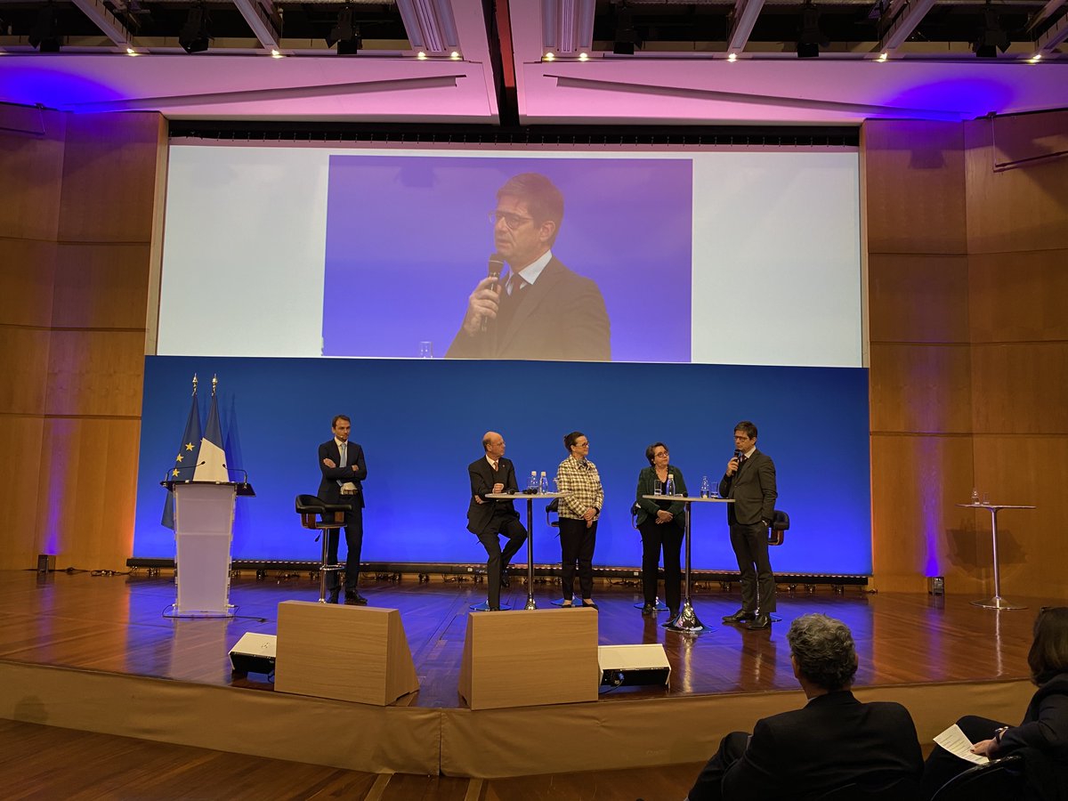 BEIFrance's tweet photo. Lancement à Bercy @Economie_Gouv par la @EIB et ses partenaires @Bpifrance, @caissedesdepots, @Bpifrance et @COEbanknews du programme d'investissement #investEU de la @EU_Commission en 🇫🇷. Pour accélérer la transition verte🌱&amp; l'innovation dans l'UE 🇪🇺 
👉 https://t.co/OSTrj8XmBe https://t.co/UvxpReMRSI