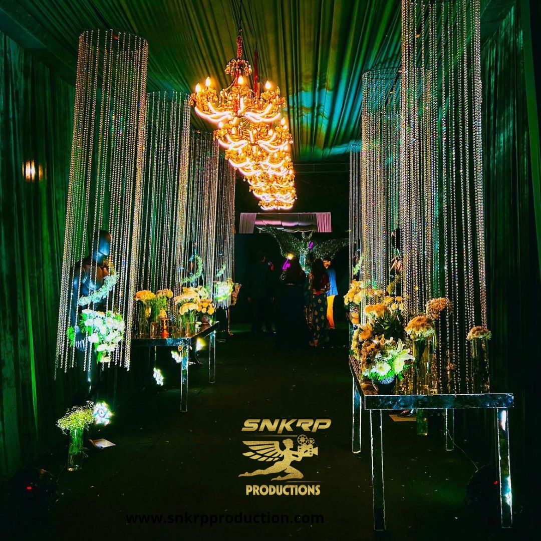 snkrpproduction's tweet photo. The Grandness and
Glamour of this Extravagant Luxe Wedding cannot be described in Words..!♥️💗 Sometimes the Simplest of Things can be Most Beautiful🥰😍 It took us 2 days and Sleepless night to Create this Magnificent Set Up 🌺🌸
#destinationwedding #snkrpproductions https://t.co/NhjsZHZ3UN